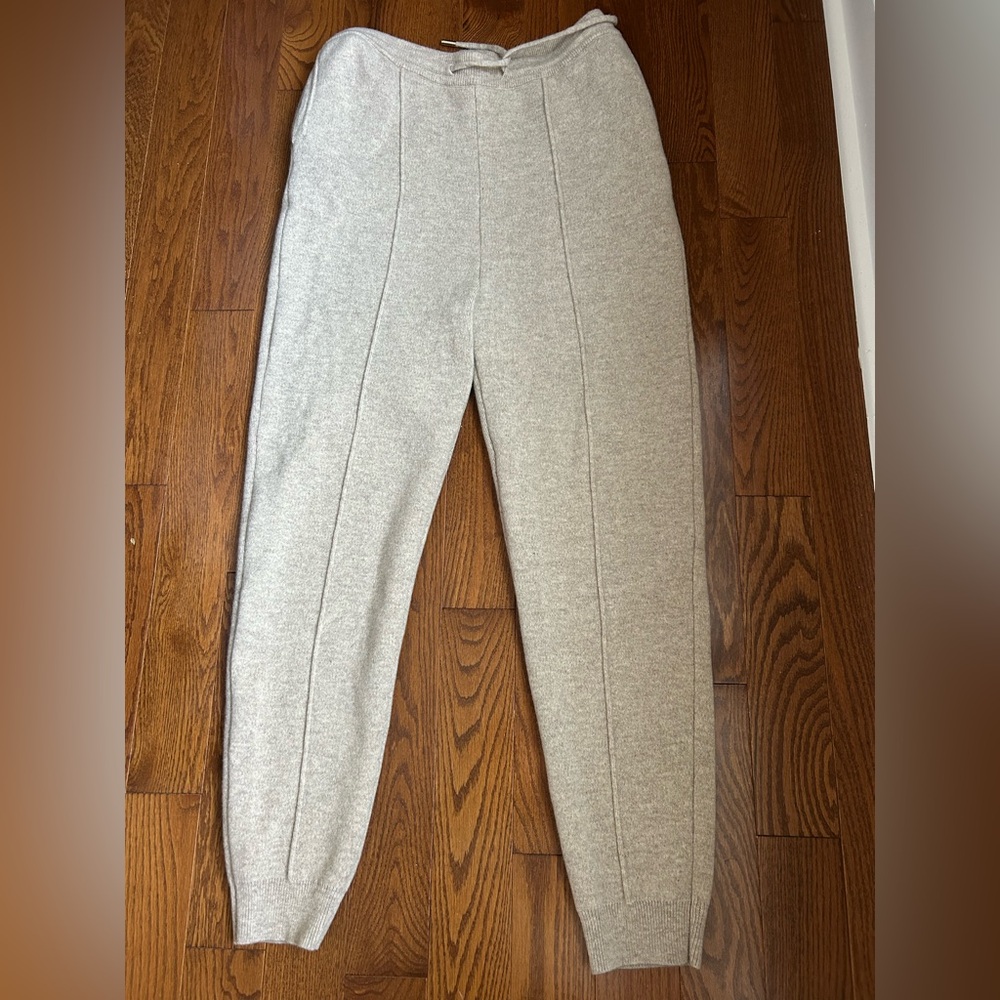 Men’s Gray High-Waisted Sweater Kited Sweatpants. May fit Sz L